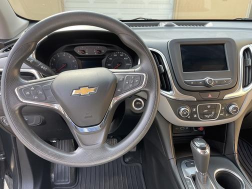 Photo 3 of 21 of 2019 Chevrolet Equinox LS